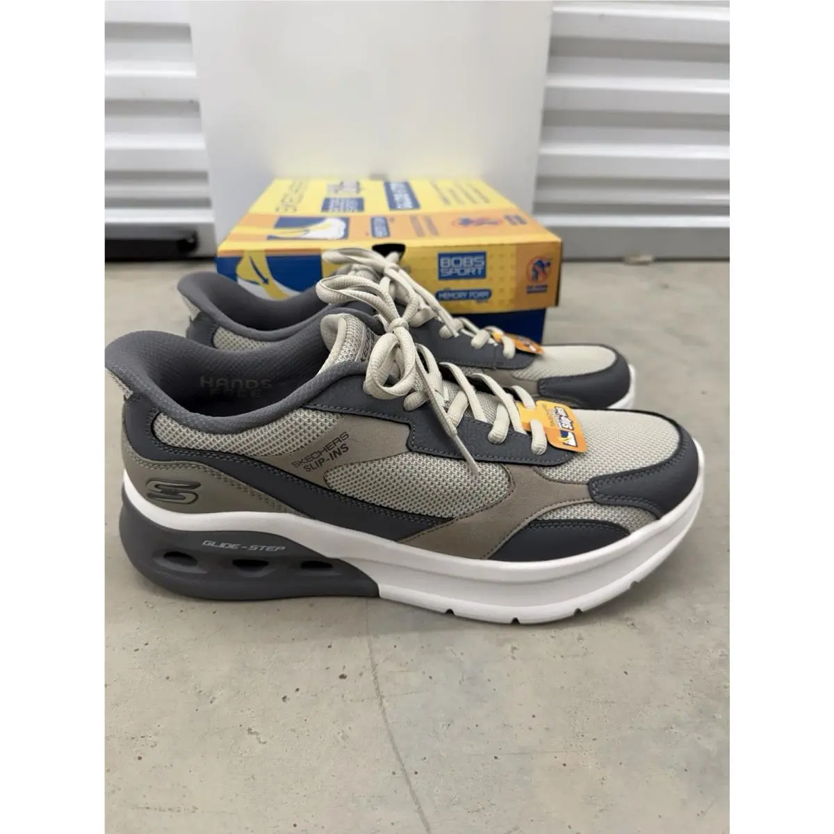 Bobs Arc Waves 2.0 Men’s Size 11 Dark Taupe Hands Free Slip-in Sneakers by Skechers