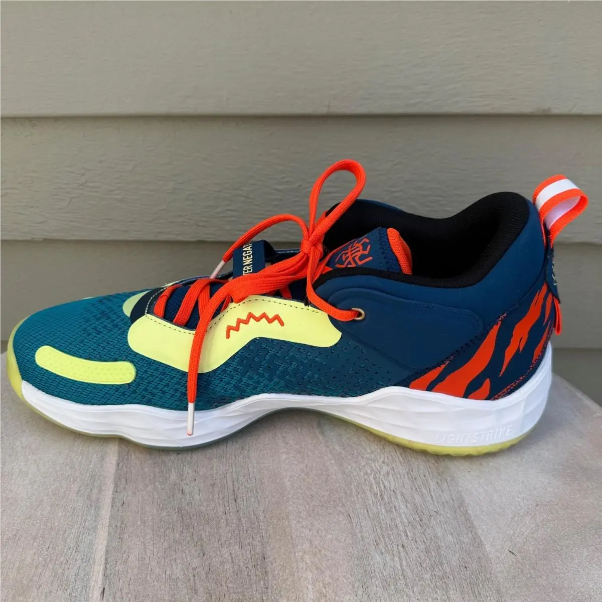 Adidas shoes - adidas D.O.N. Issue 3 - Issue - Blue 5