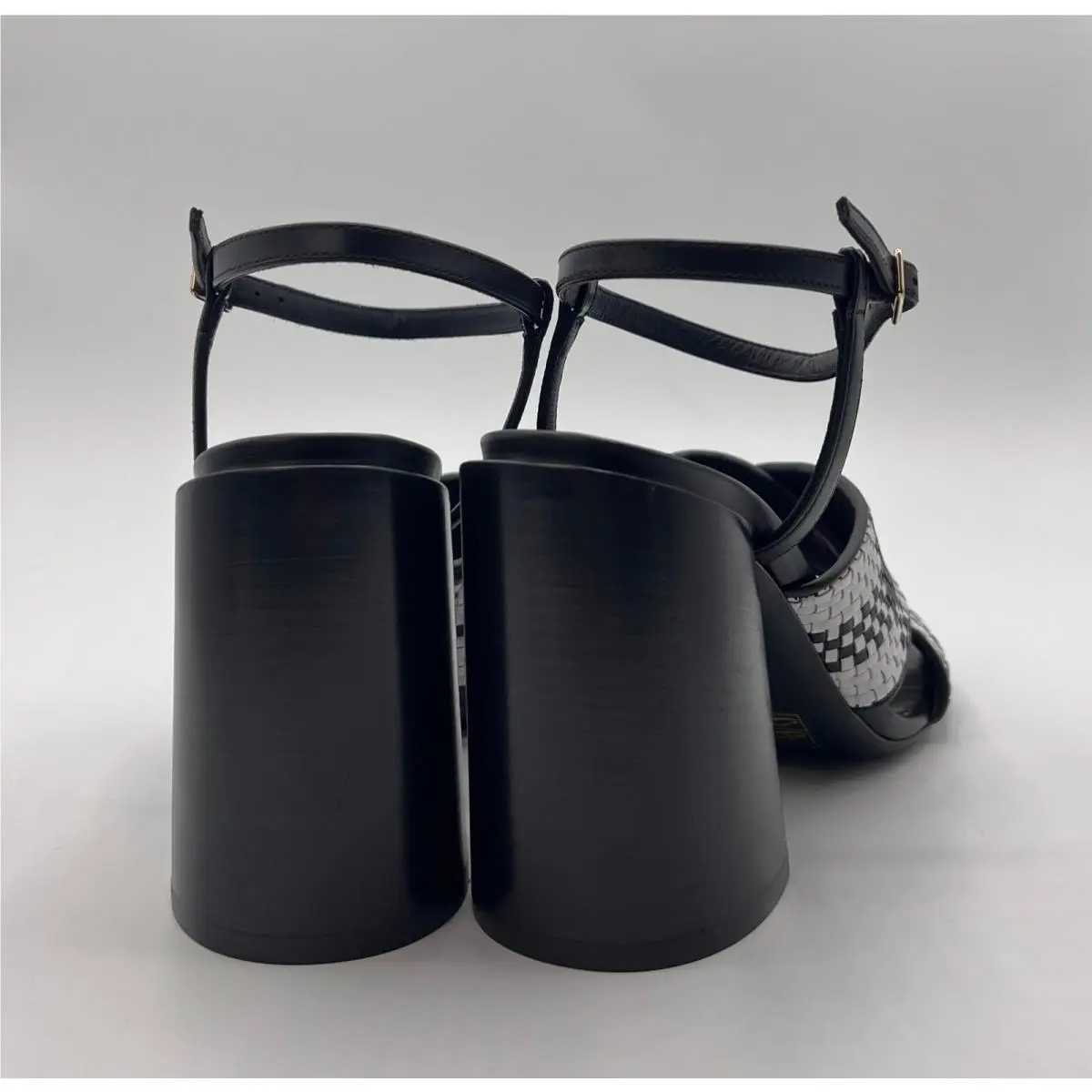 Burberry shoes - Burberry 8027431 - Black/White 3