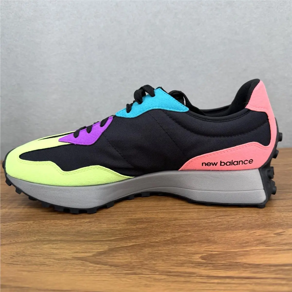 New Balance shoes - New Balance 327 - MS327EA - Multicolor 9