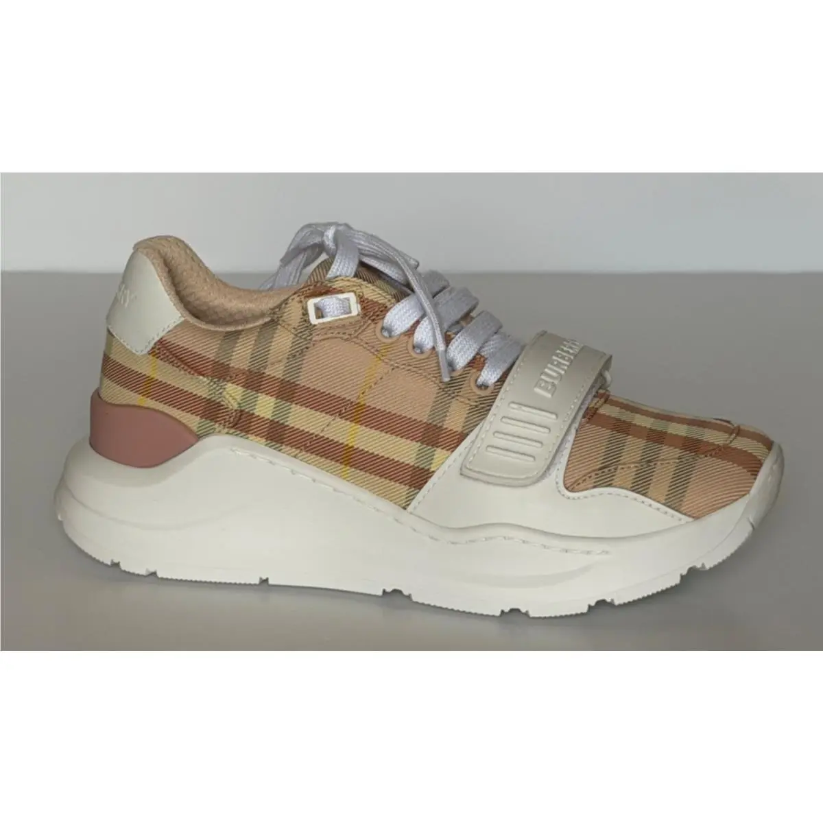 Burberry shoes - Teacup 0