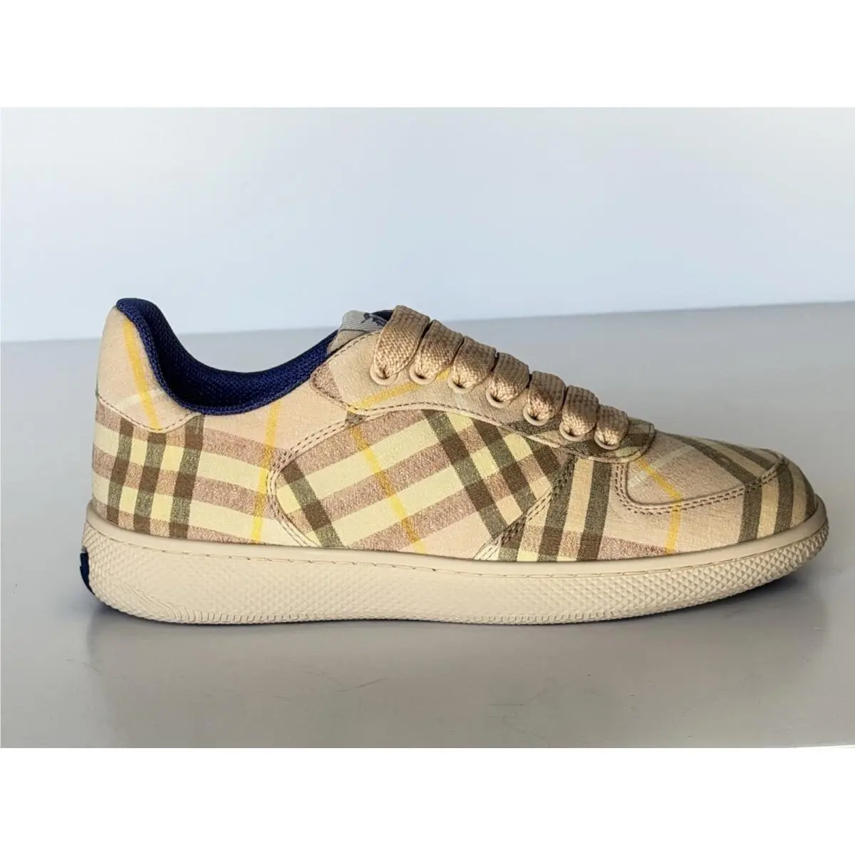 Burberry shoes - Teacup (UPC: 5045708864061) 0