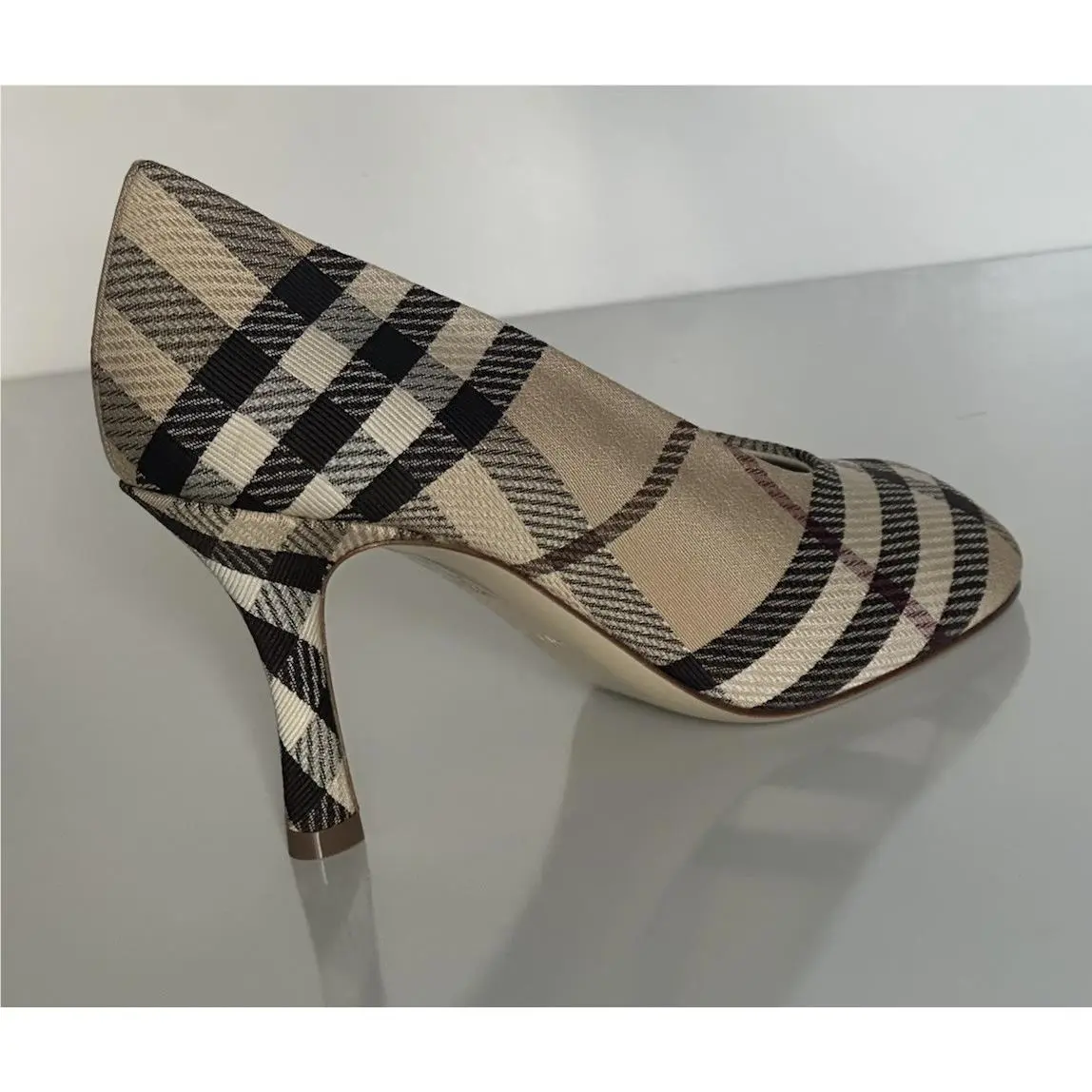 Burberry shoes - Alabaster IP Check (UPC: 5045708579347) 1