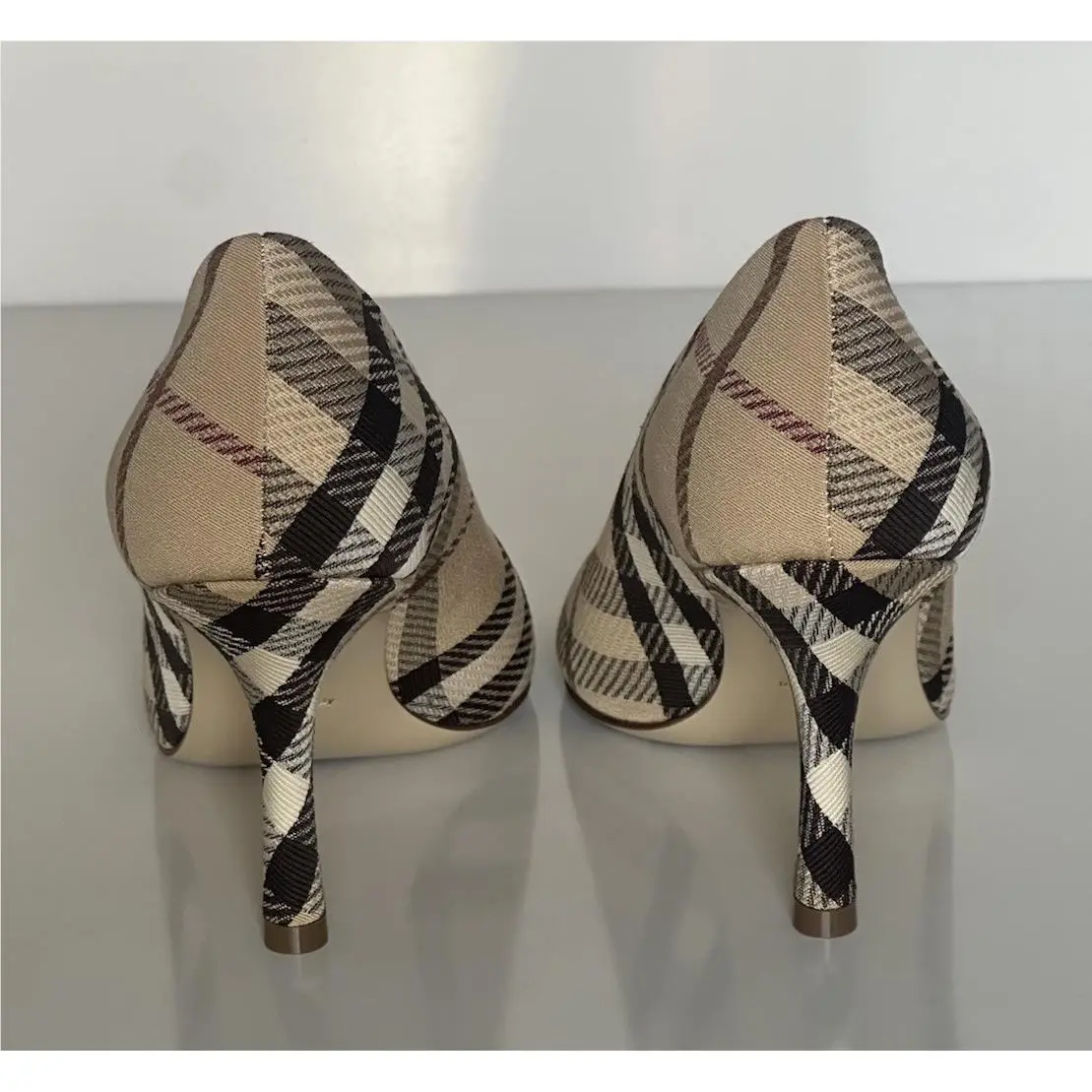 Burberry shoes - Alabaster IP Check (UPC: 5045708579347) 6