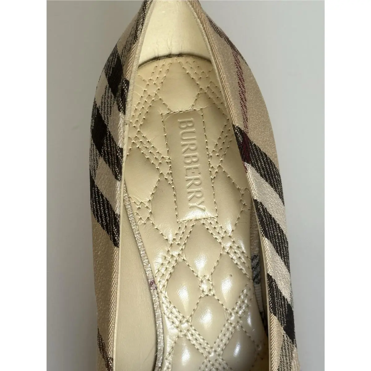 Burberry shoes - Alabaster IP Check (UPC: 5045708579347) 8