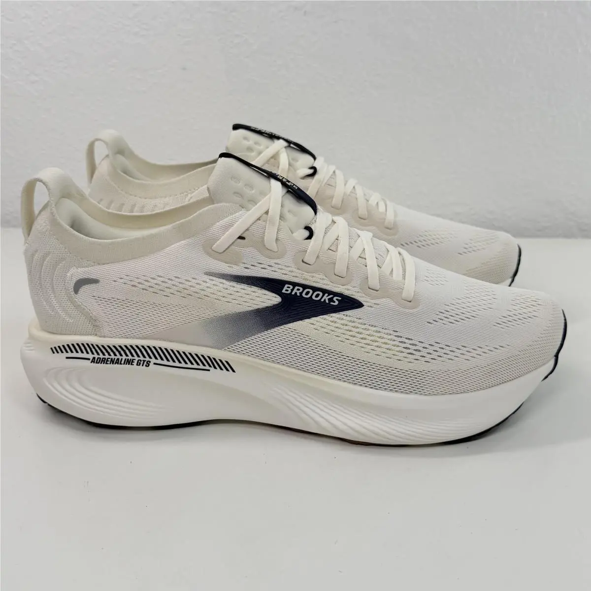 Brooks shoes - Brooks Adrenaline GTS 15 - Adrenaline GTS - 1104541D272 - White 1