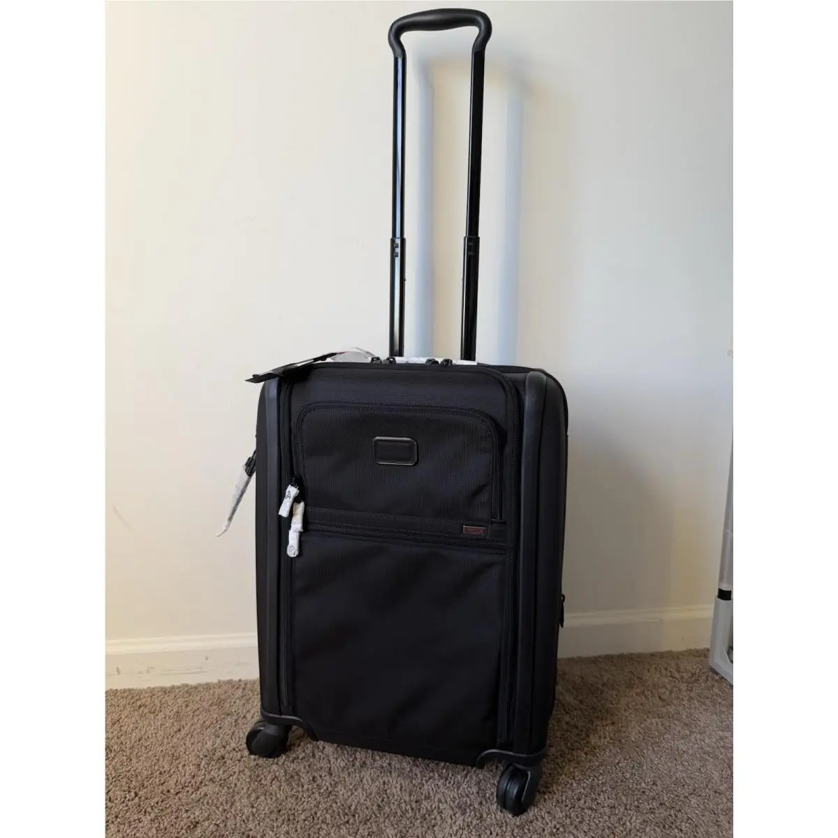 Alpha 3 Continental Expandable 22” Carry-on Spinner - Black by Tumi