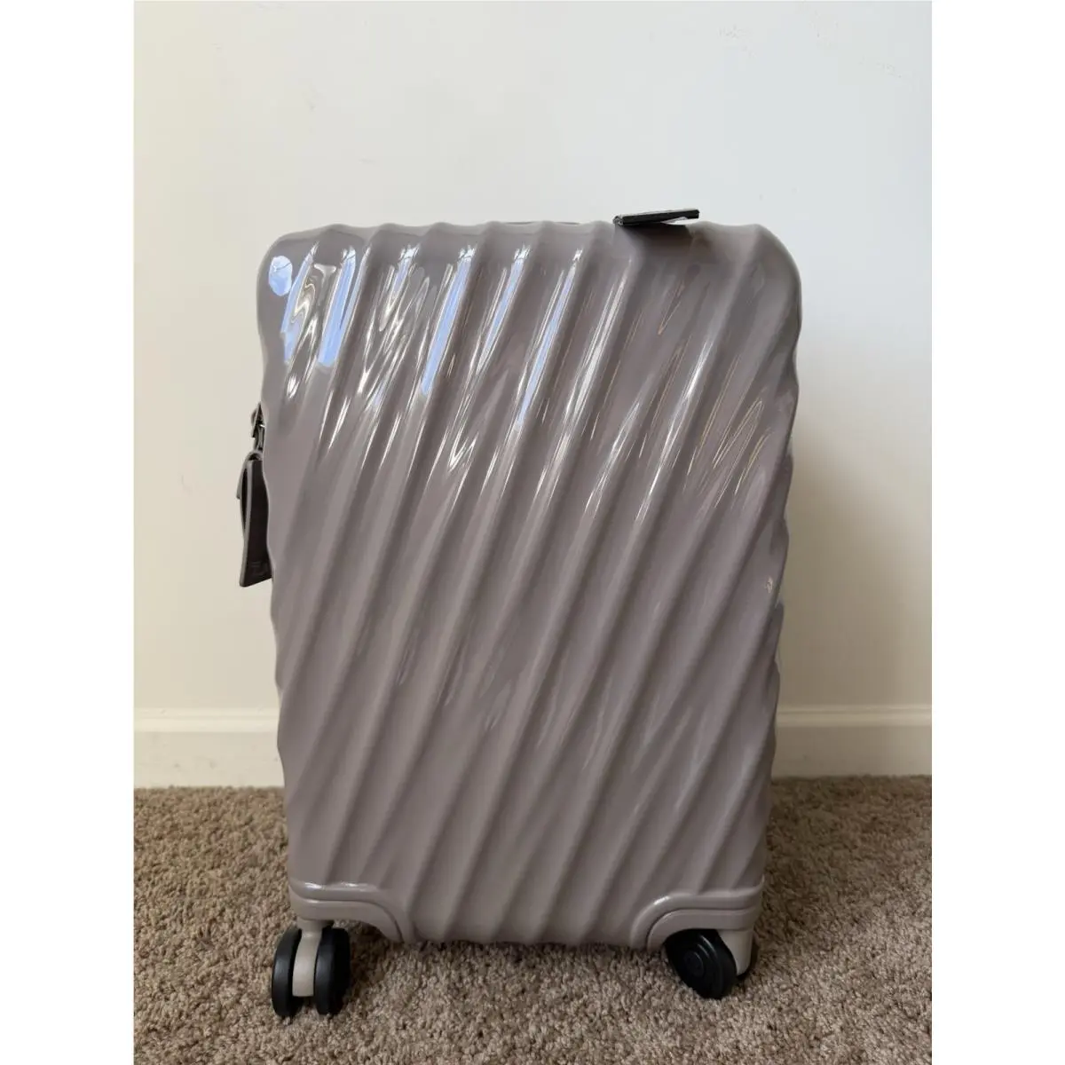 19 Degree International Expandable Carry-on 21.75” - Glossy Moon Rock by Tumi